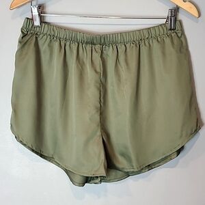 Silky Lounge Shorts from Ettitude - Size M
